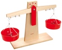 Balkenwaage aus Holz